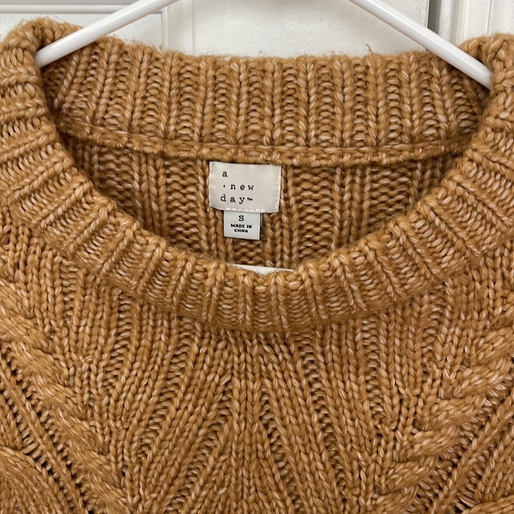 Women’s Sweater - Picture 2 of 3